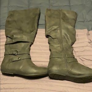 Never worn! - WIDE WIDTH! Size 8.5W. Gray.